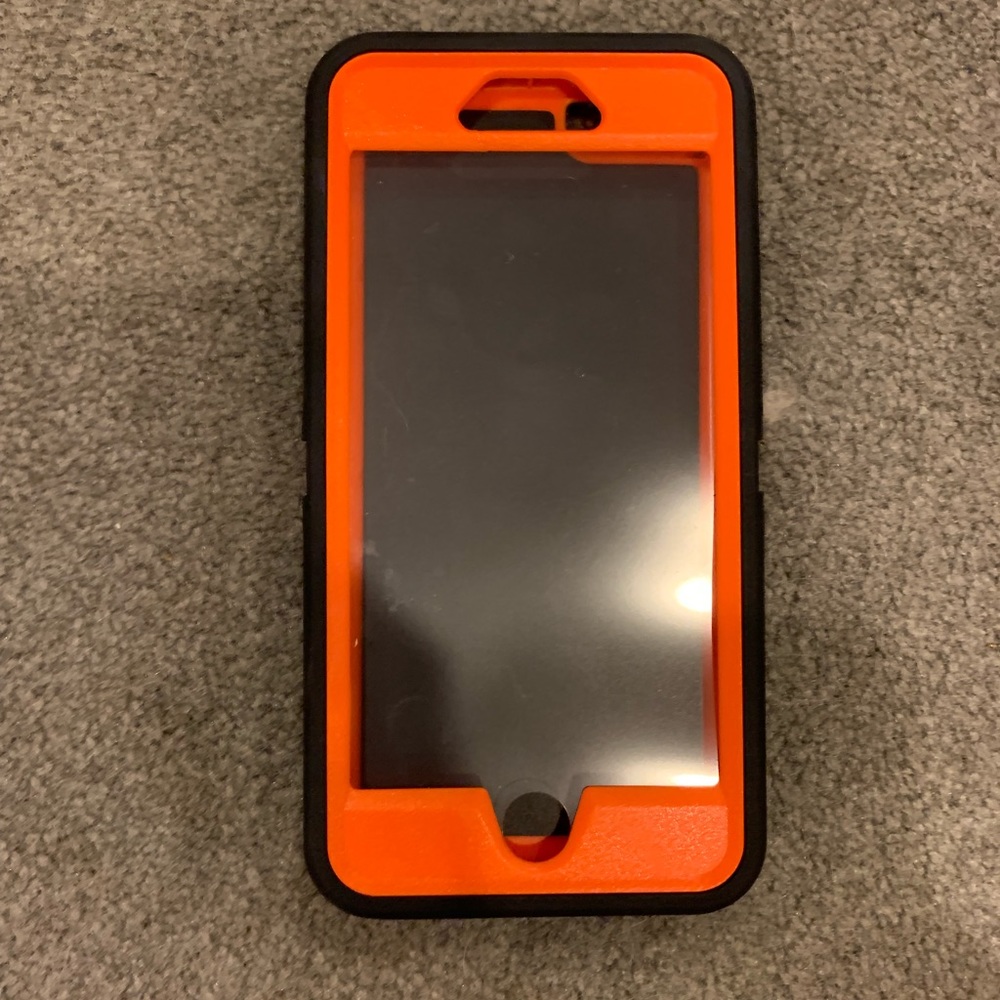 Never USED!! Camo Otterbox case.